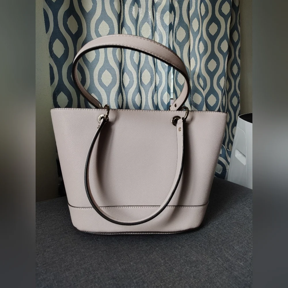 Guess Light Pink Shoulder Bag - New Without Tags - Picture 5 of 8